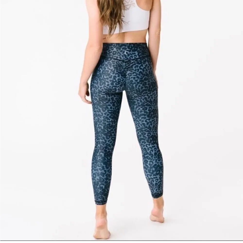 ZYIA Active Brilliant Scrunch Butt Leopard Print Leggings Size 2